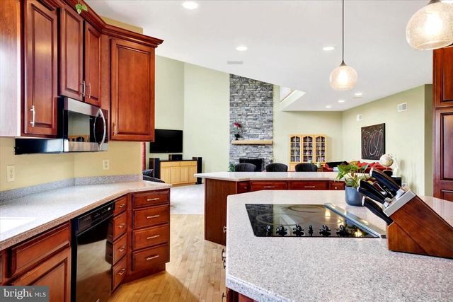 750 RYDELL DR, Dallastown, PA 17313