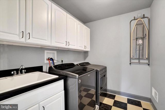 750 RYDELL DR, Dallastown, PA 17313