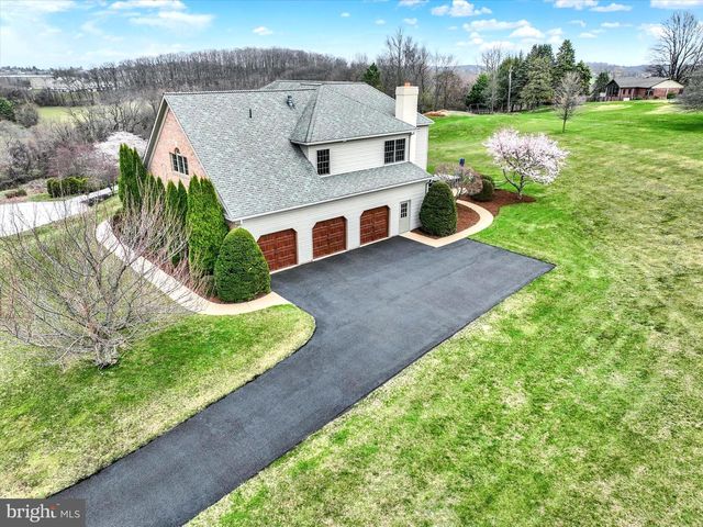 750 RYDELL DR, Dallastown, PA 17313