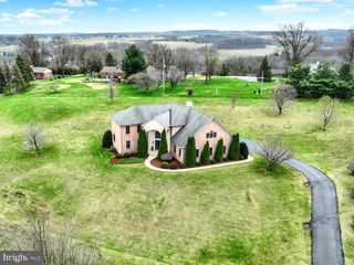 750 RYDELL DR, Dallastown, PA 17313