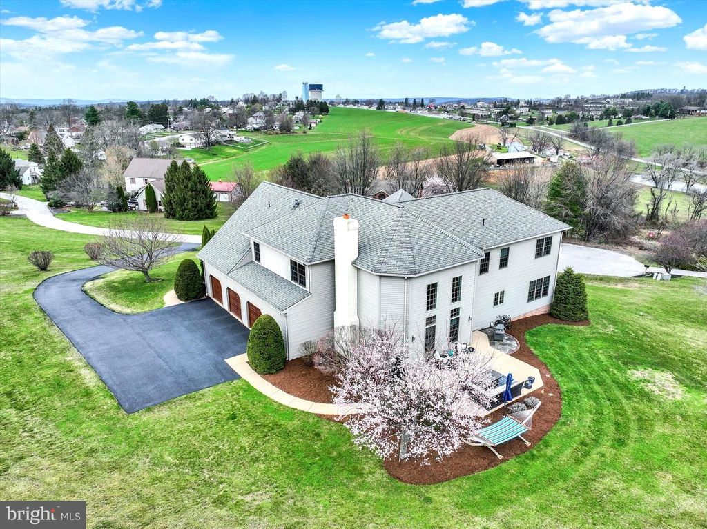 750 RYDELL DR, Dallastown, PA 17313