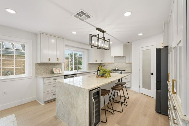 4407 Knightsbridge Boulevard, Sugar Land, TX 77479