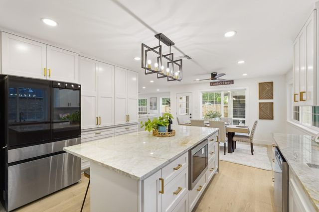 4407 Knightsbridge Boulevard, Sugar Land, TX 77479