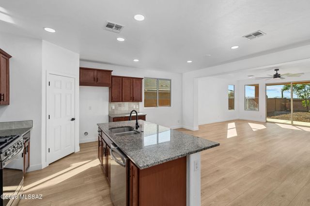 11955 N Raphael Way, Tucson, AZ 85742