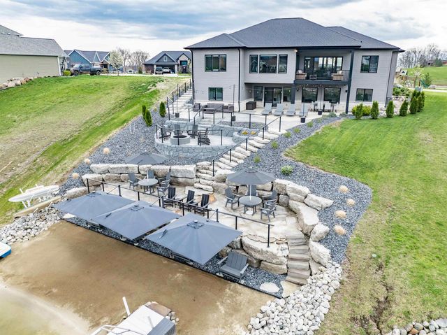 155 Lane 282 B Hamilton Lake, Hamilton, IN 46742
