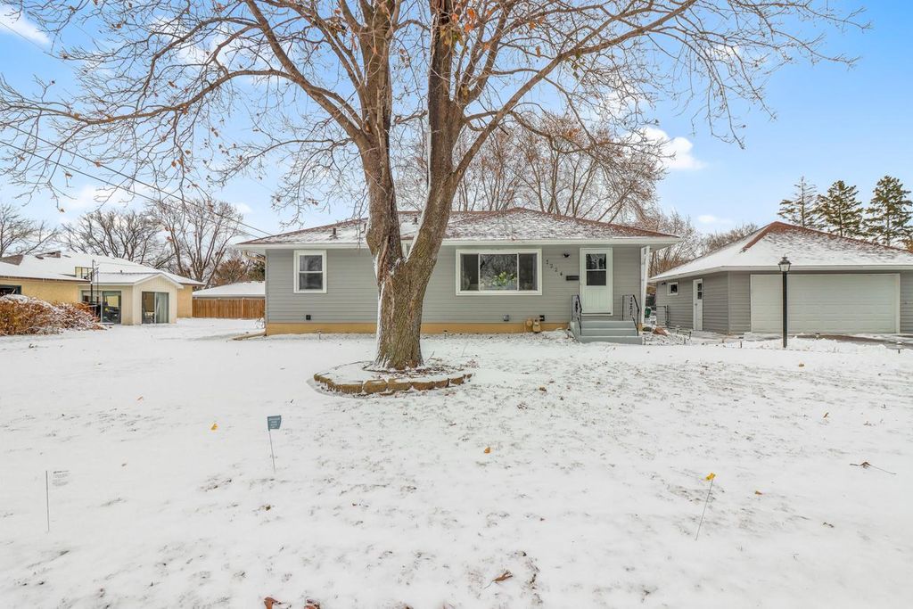 7224 Florida Avenue N, Brooklyn Park, MN 55428