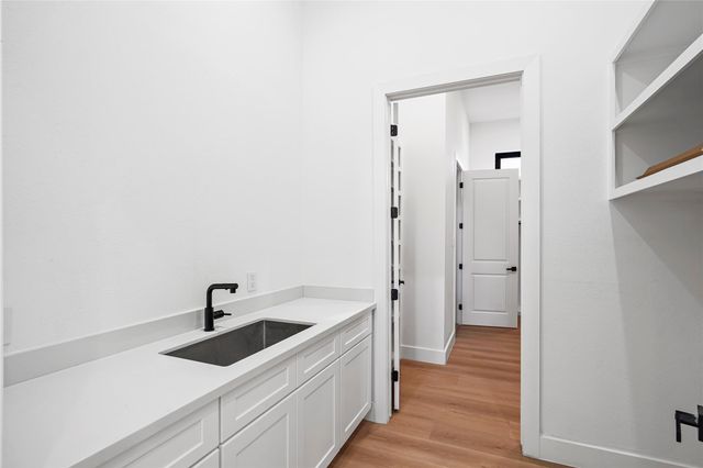 4708 Laurel Street, Bellaire, TX 77401