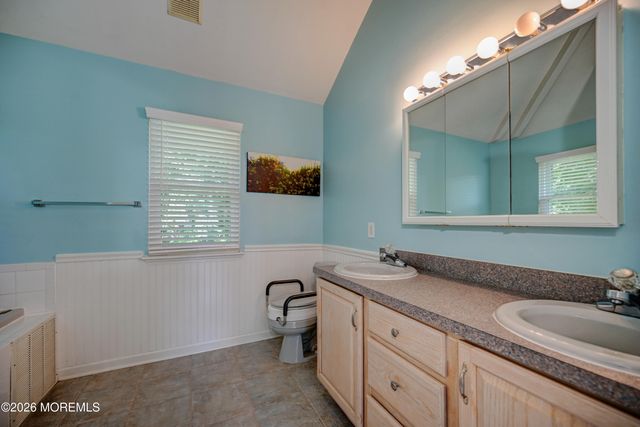 54 7th Street, Monroe, NJ 08831