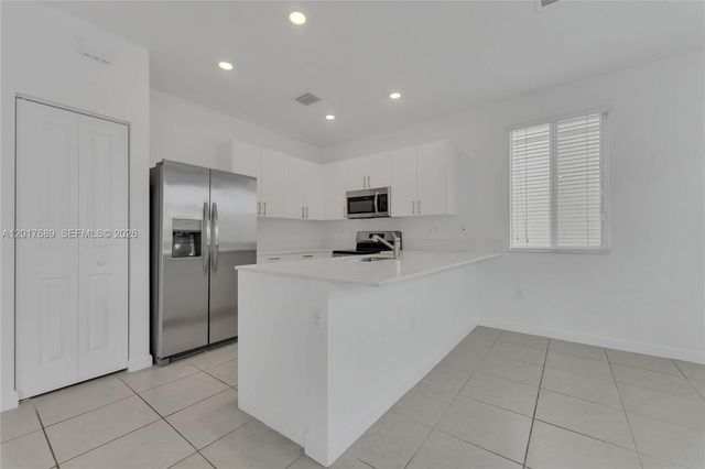 725 SE 14th Ct, Homestead, FL 33034