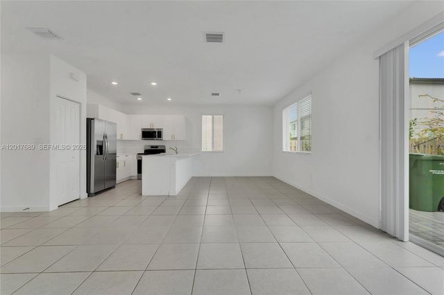 725 SE 14th Ct, Homestead, FL 33034