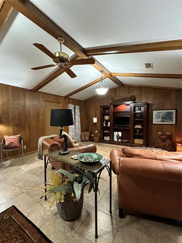 405 N Elm Street, Comanche, TX 76442