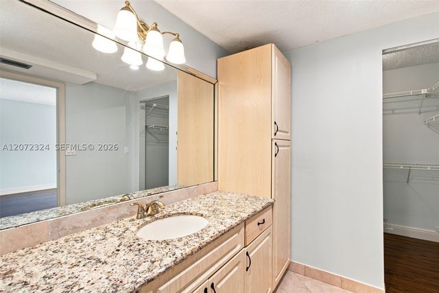 6511 Racquet Club Dr 46, Lauderhill, FL 33319