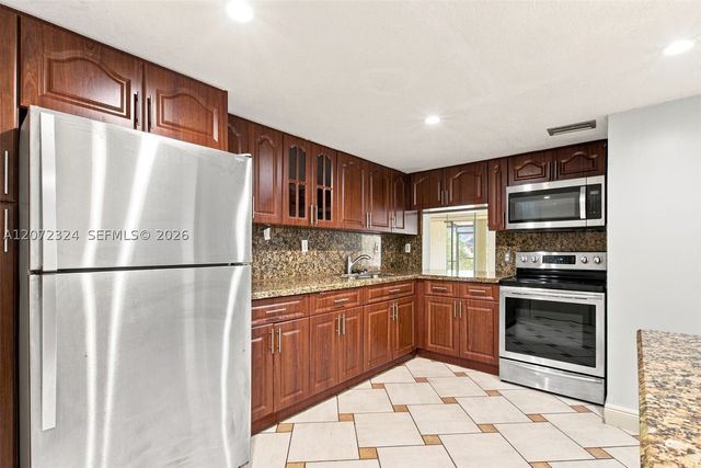 6511 Racquet Club Dr 46, Lauderhill, FL 33319