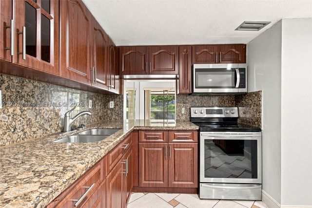 6511 Racquet Club Dr 46, Lauderhill, FL 33319
