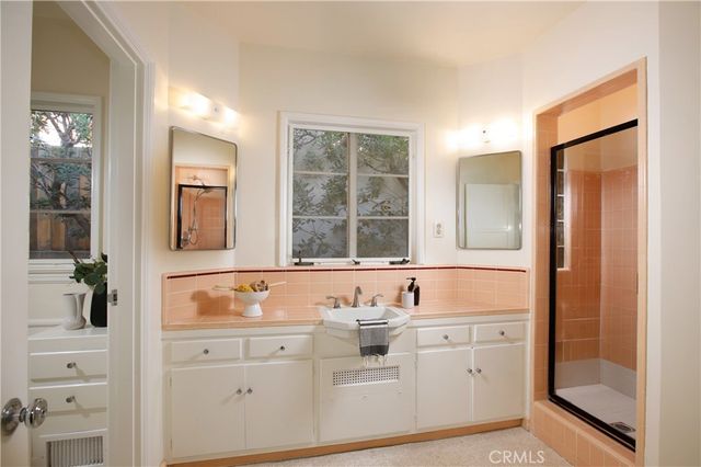 833 W Mountain, Glendale, CA 91202