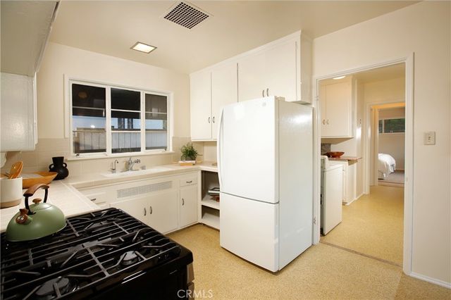 833 W Mountain, Glendale, CA 91202