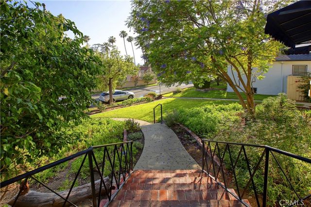 833 W Mountain, Glendale, CA 91202