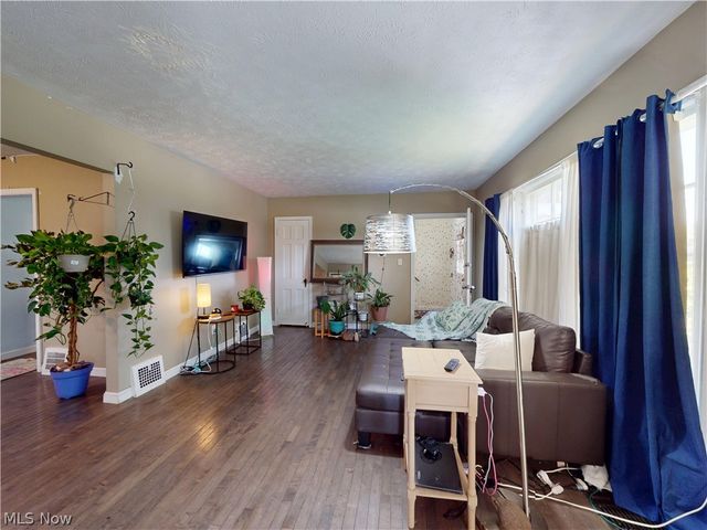 13550 Cedar Road, University Heights, OH 44118