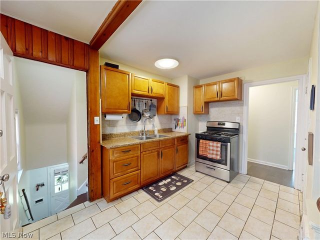 13550 Cedar Road, University Heights, OH 44118