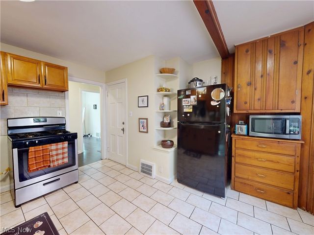 13550 Cedar Road, University Heights, OH 44118