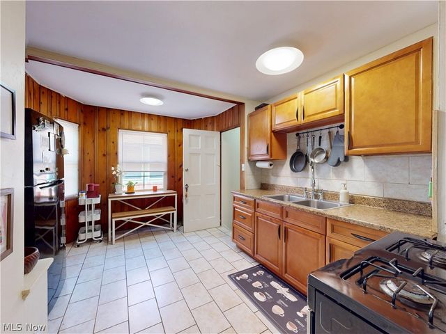 13550 Cedar Road, University Heights, OH 44118
