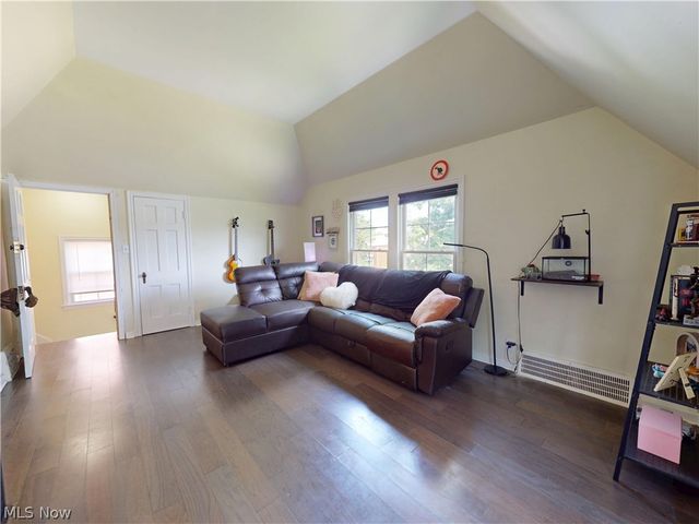 13550 Cedar Road, University Heights, OH 44118