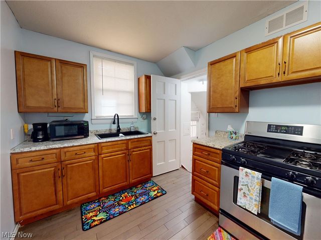 13550 Cedar Road, University Heights, OH 44118