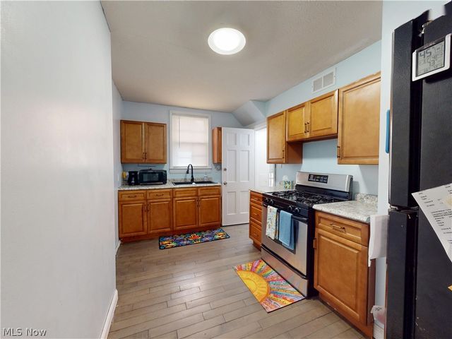 13550 Cedar Road, University Heights, OH 44118