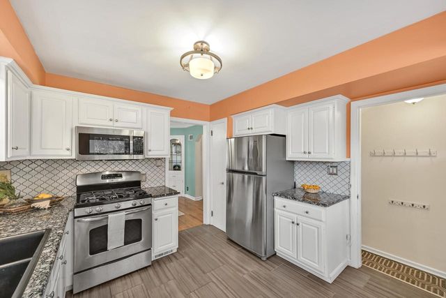 2472 N 73rd STREET, Wauwatosa, WI 53213