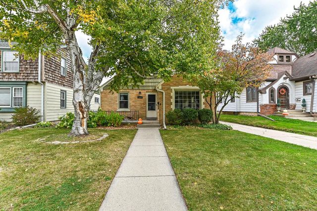2472 N 73rd STREET, Wauwatosa, WI 53213