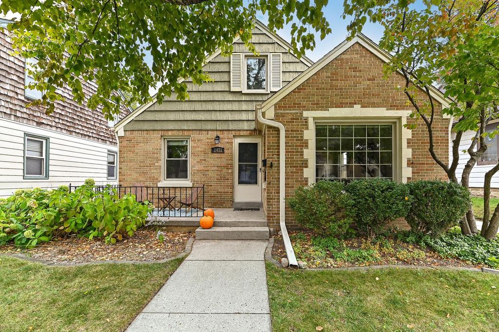 2472 N 73rd STREET, Wauwatosa, WI 53213