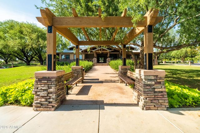 4248 S MARIPOSA Drive, Gilbert, AZ 85297