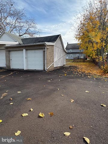 265 MAPLE AVE, Harleysville, PA 19438