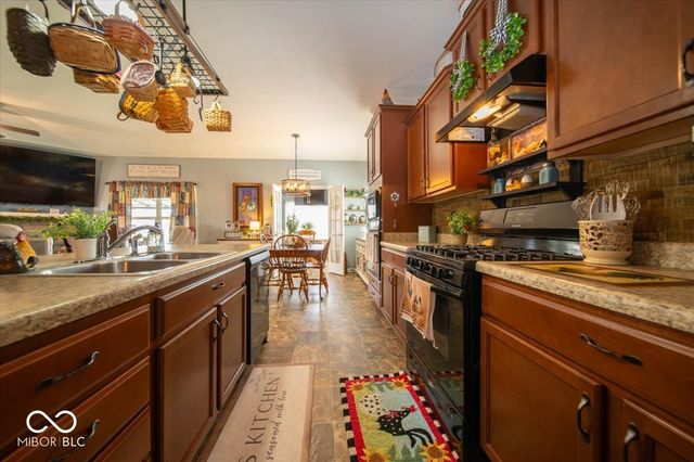 129 Larimar Way, Whiteland, IN 46184