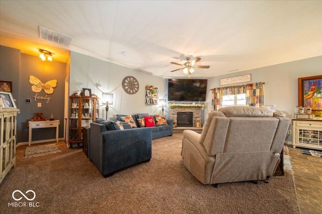 129 Larimar Way, Whiteland, IN 46184