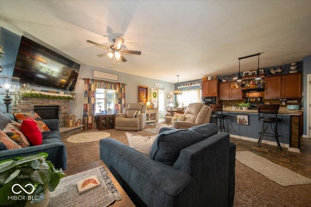 129 Larimar Way, Whiteland, IN 46184