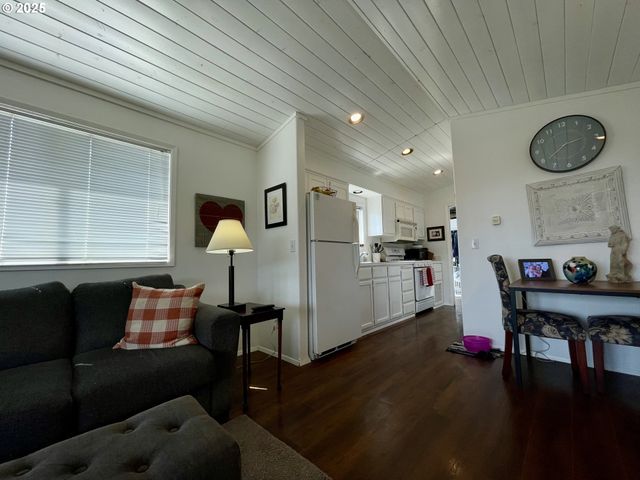 19921 WHALESHEAD Rd T5, Brookings, OR 97415