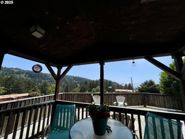 19921 WHALESHEAD Rd T5, Brookings, OR 97415