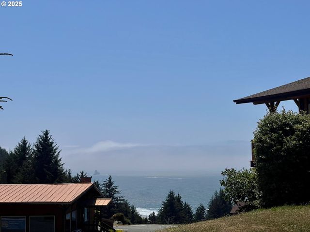 19921 WHALESHEAD Rd T5, Brookings, OR 97415