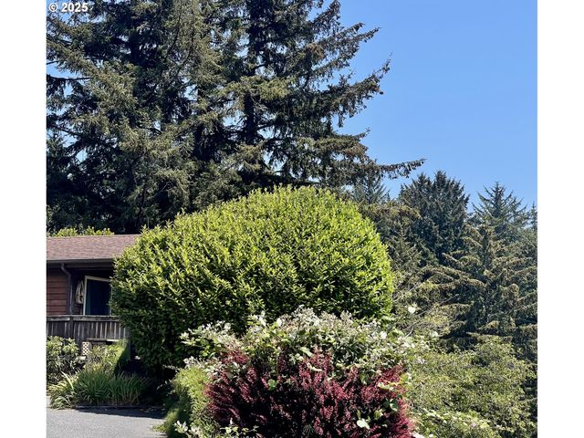 19921 WHALESHEAD Rd T5, Brookings, OR 97415