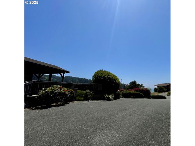 19921 WHALESHEAD Rd T5, Brookings, OR 97415