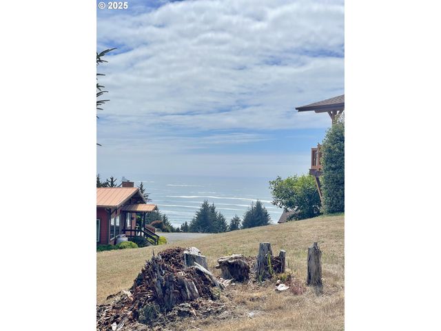 19921 WHALESHEAD Rd T5, Brookings, OR 97415