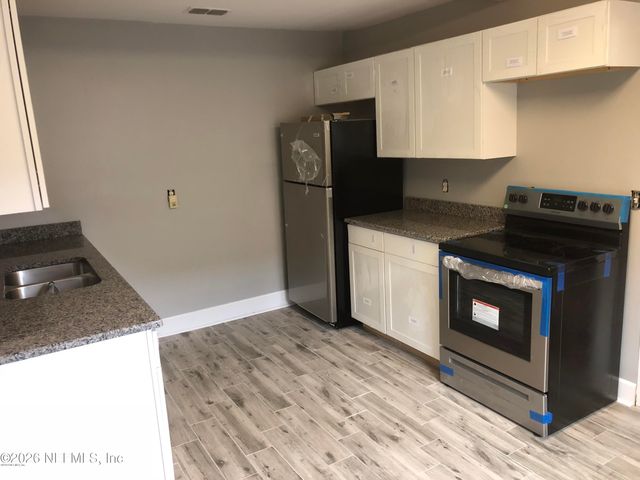 925 PHILLIPS Street 3, Jacksonville, FL 32207