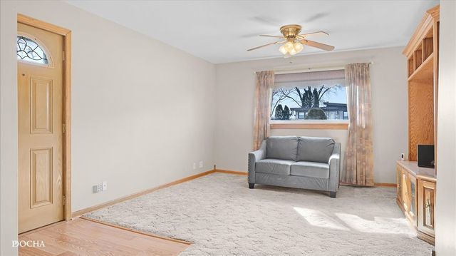 7132 W 84th Place, Burbank, IL 60459