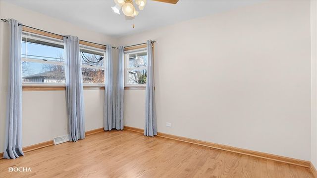 7132 W 84th Place, Burbank, IL 60459