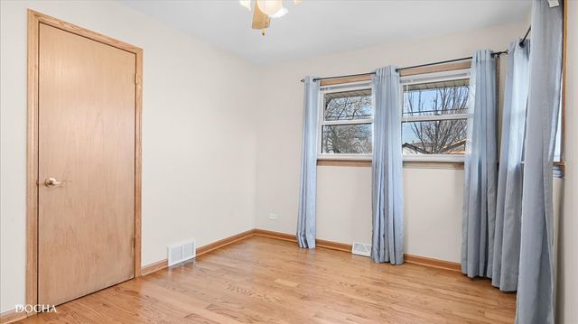 7132 W 84th Place, Burbank, IL 60459