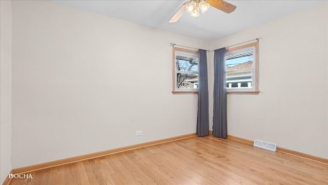 7132 W 84th Place, Burbank, IL 60459