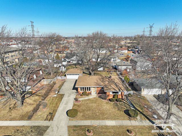 7132 W 84th Place, Burbank, IL 60459