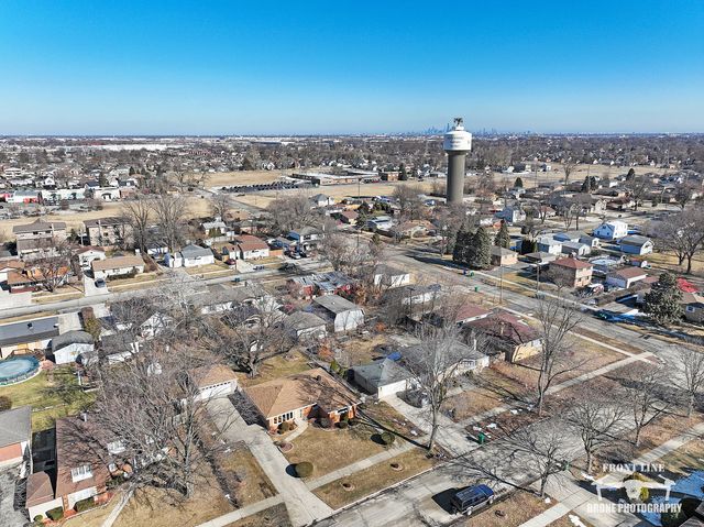7132 W 84th Place, Burbank, IL 60459