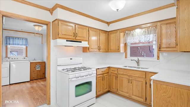 7132 W 84th Place, Burbank, IL 60459